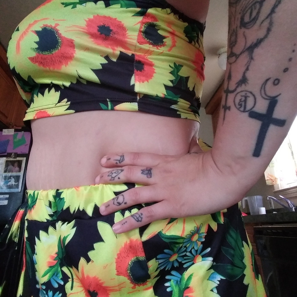 Stretchy crop top and matching short set